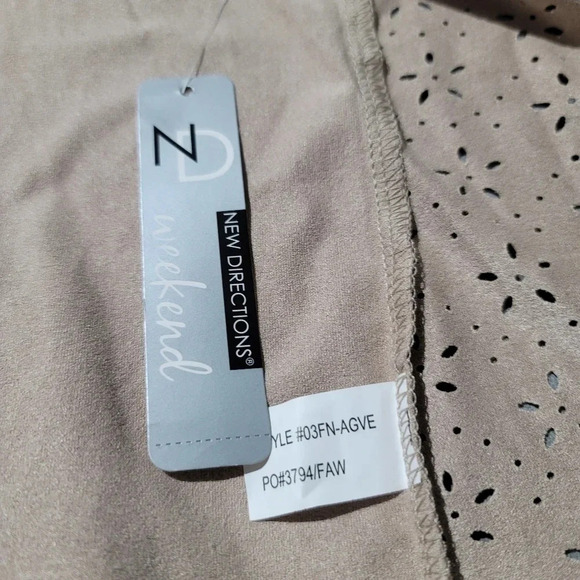 New Directions Weekend Vest Beige Faux Suede Fringe Trim Size S Never Worn - Picture 10 of 11